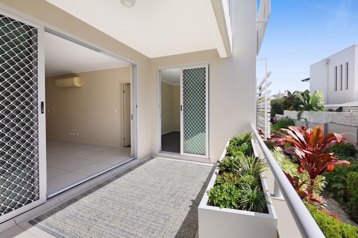 2/7 Dolphin Avenue Mermaid Beach 12