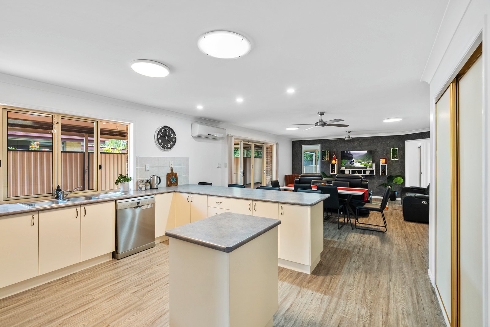 27 Elizabeth Street CURRUMBIN WATERS 7