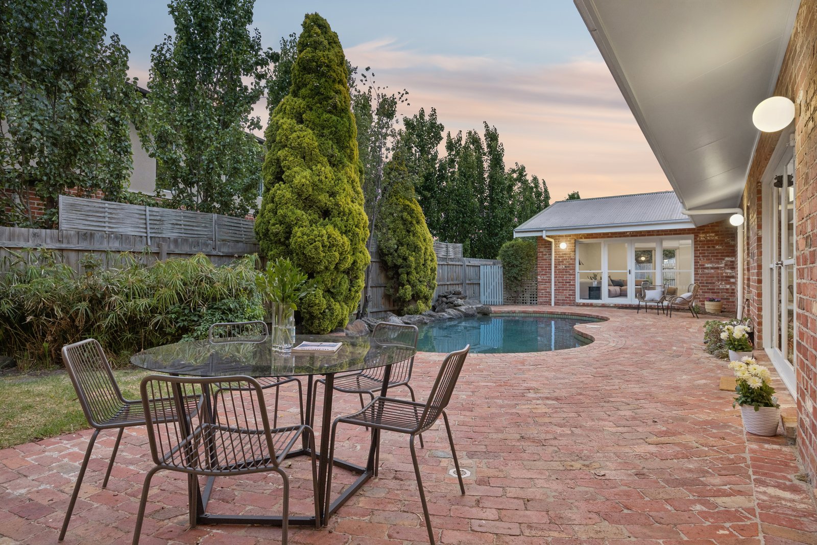 Gallery: 27 Elliott Crescent