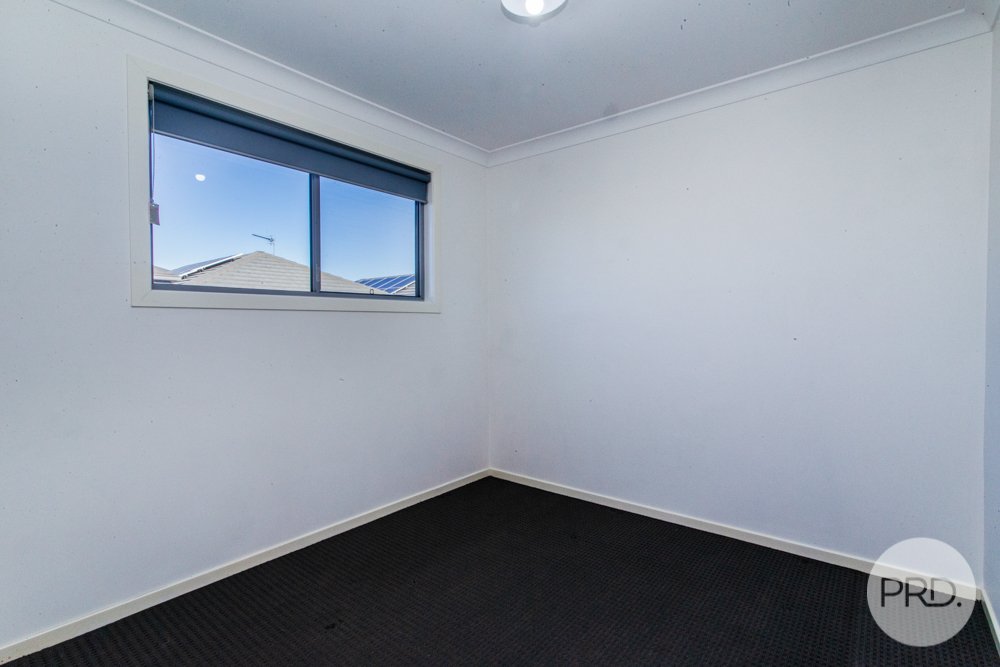 27 Empire Circuit PENRITH 7