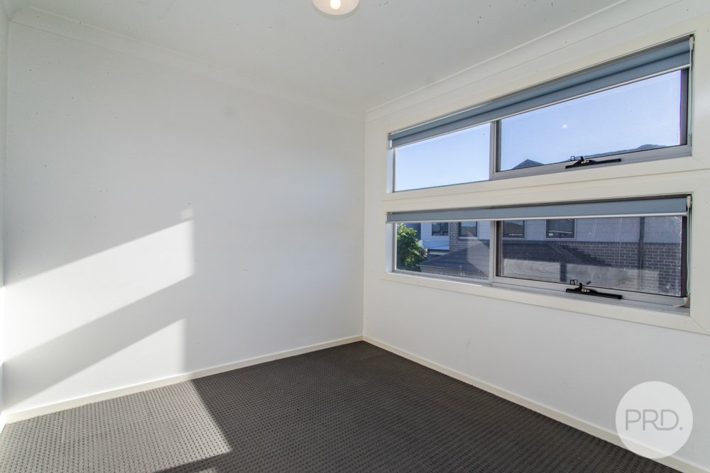 27 Empire Circuit PENRITH 9