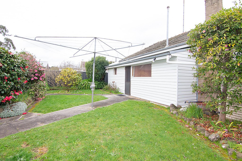 27 Essex Street WENDOUREE 10