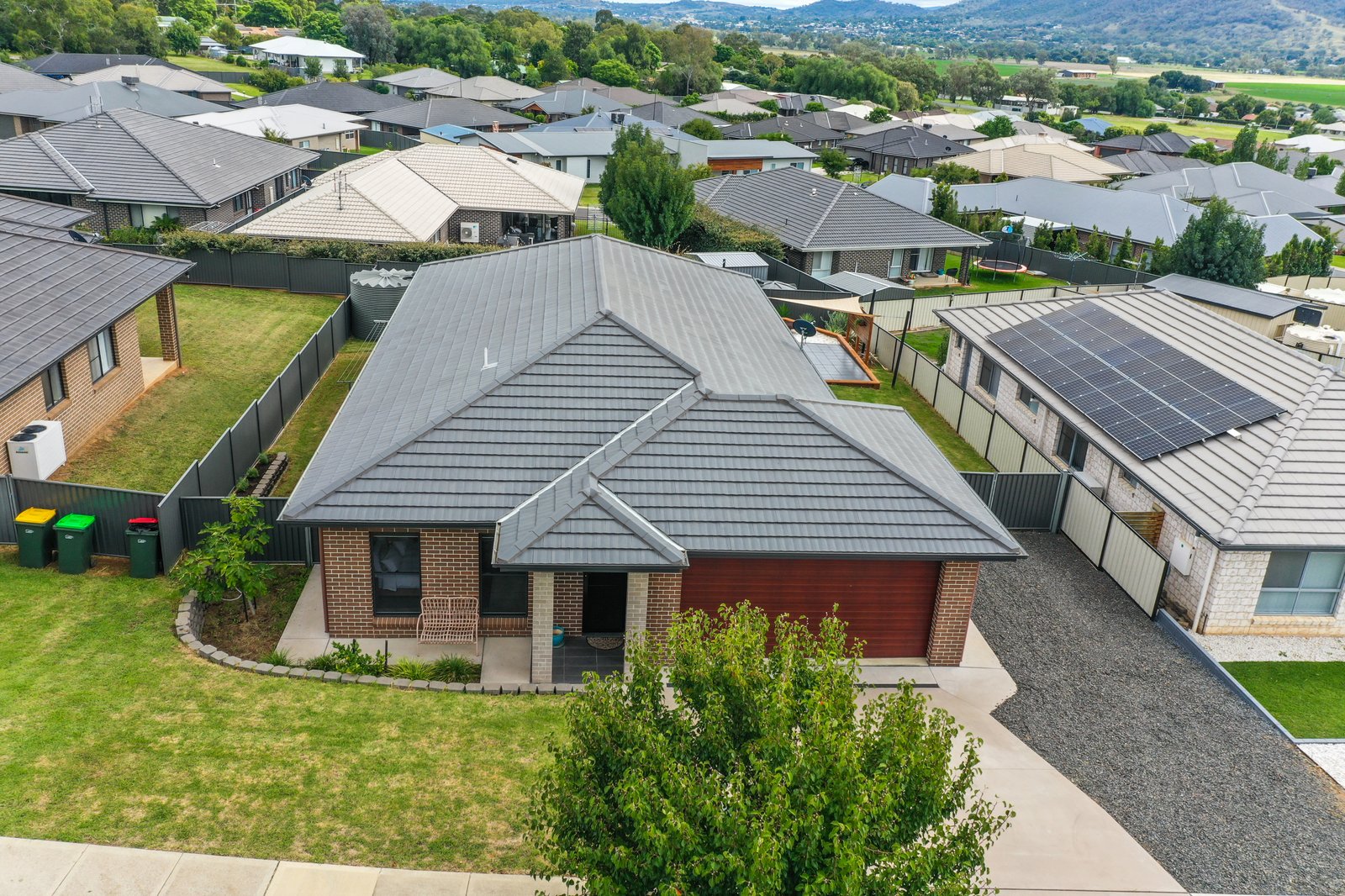 27 Falcon Drive TAMWORTH 1