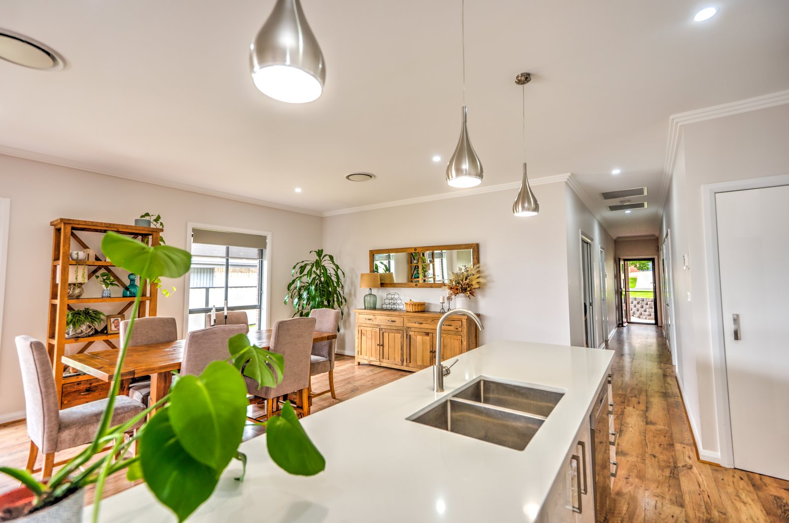 27 Falcon Drive TAMWORTH 5