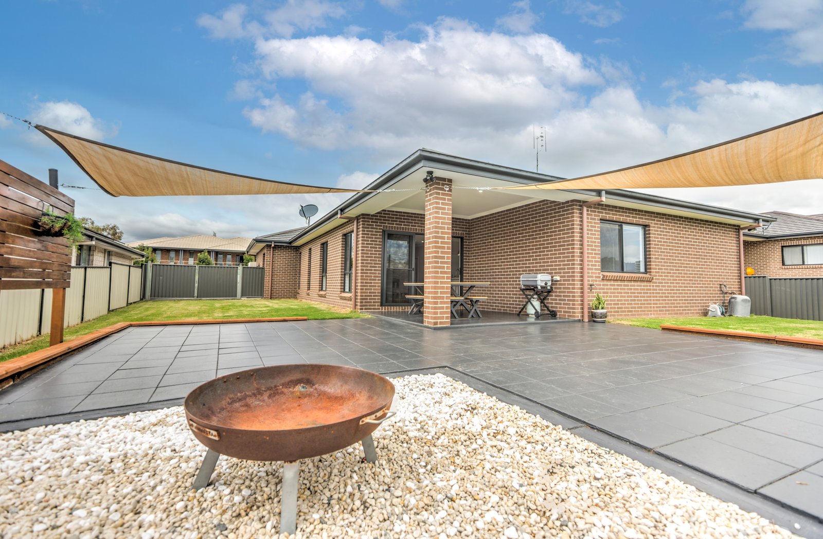 27 Falcon Drive TAMWORTH 17