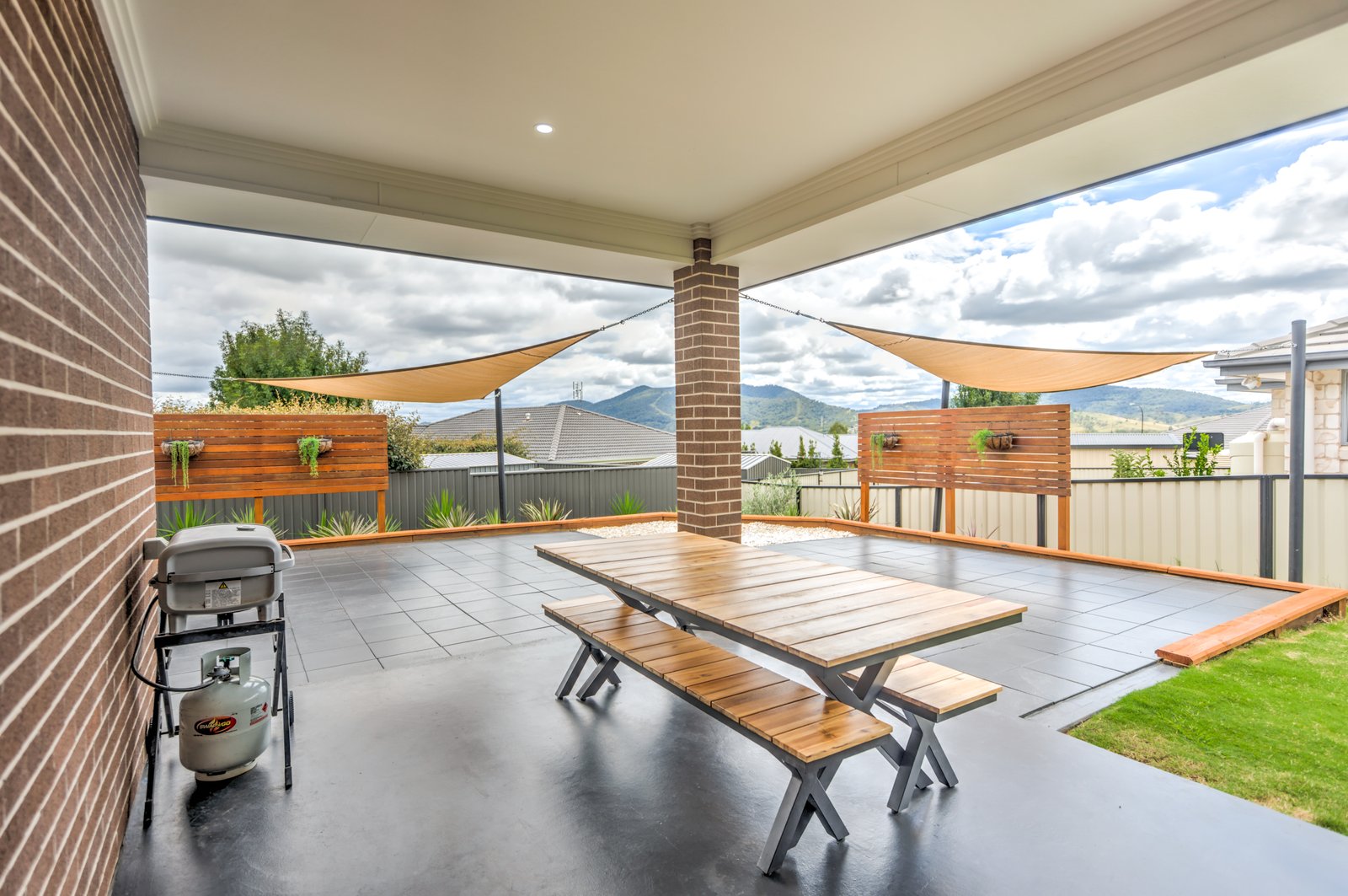 27 Falcon Drive TAMWORTH 18