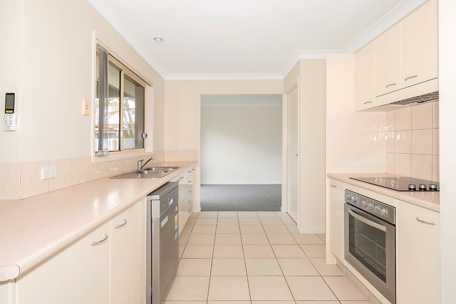 27 Ferncliffe Street UPPER COOMERA 3