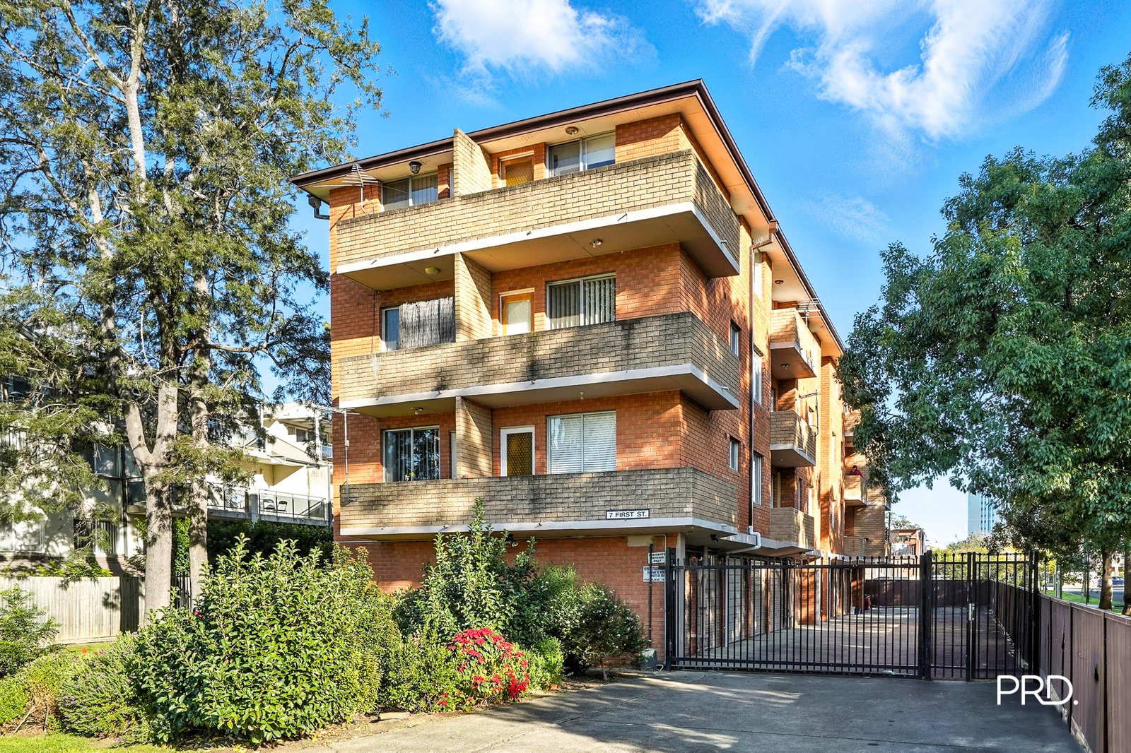 2/7 First St  Kingswood 1