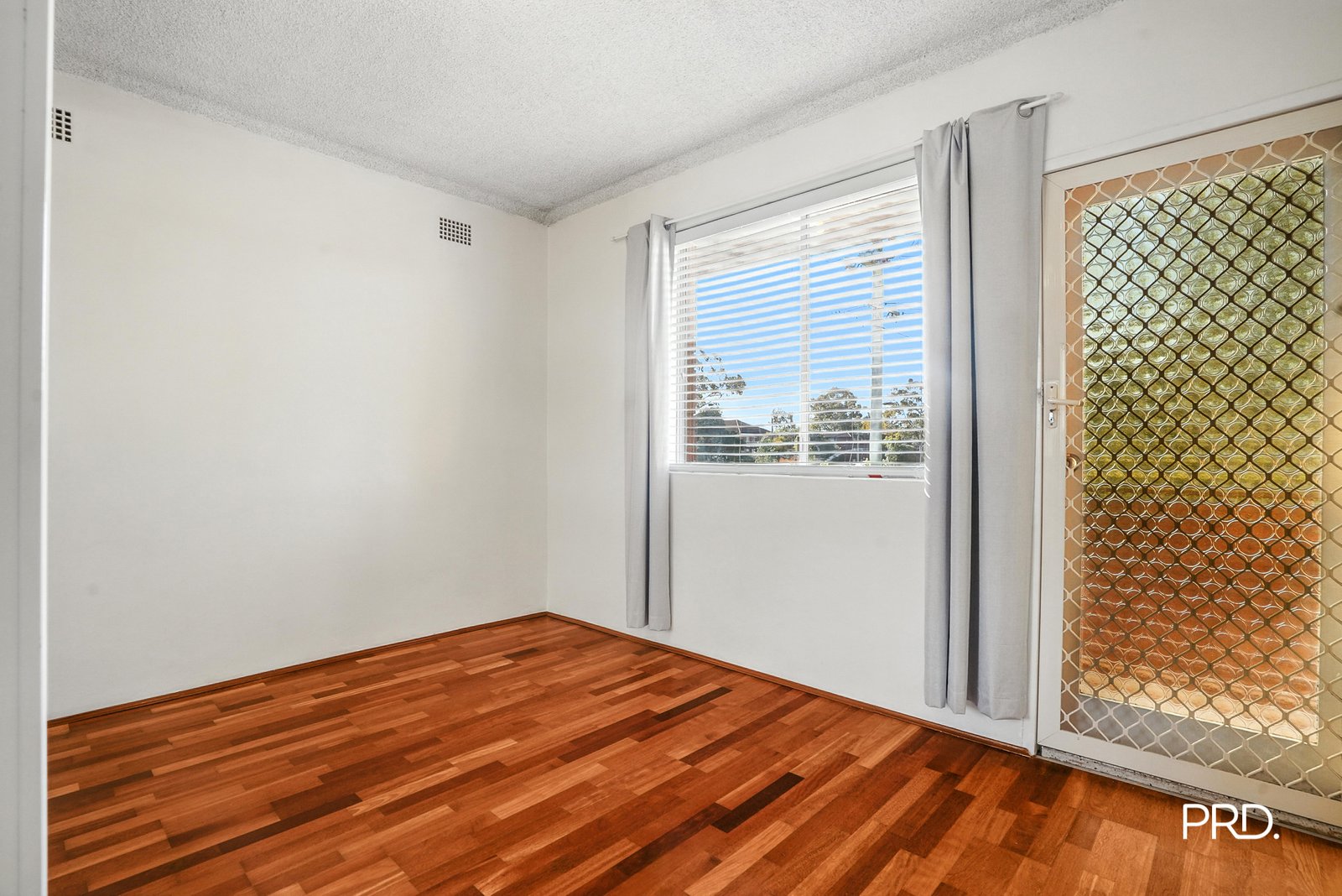 2/7 First St  Kingswood 5