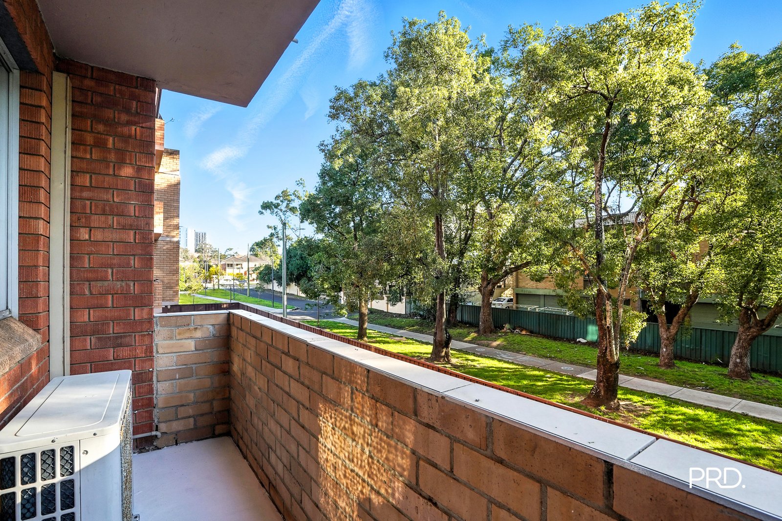 2/7 First St  Kingswood 7