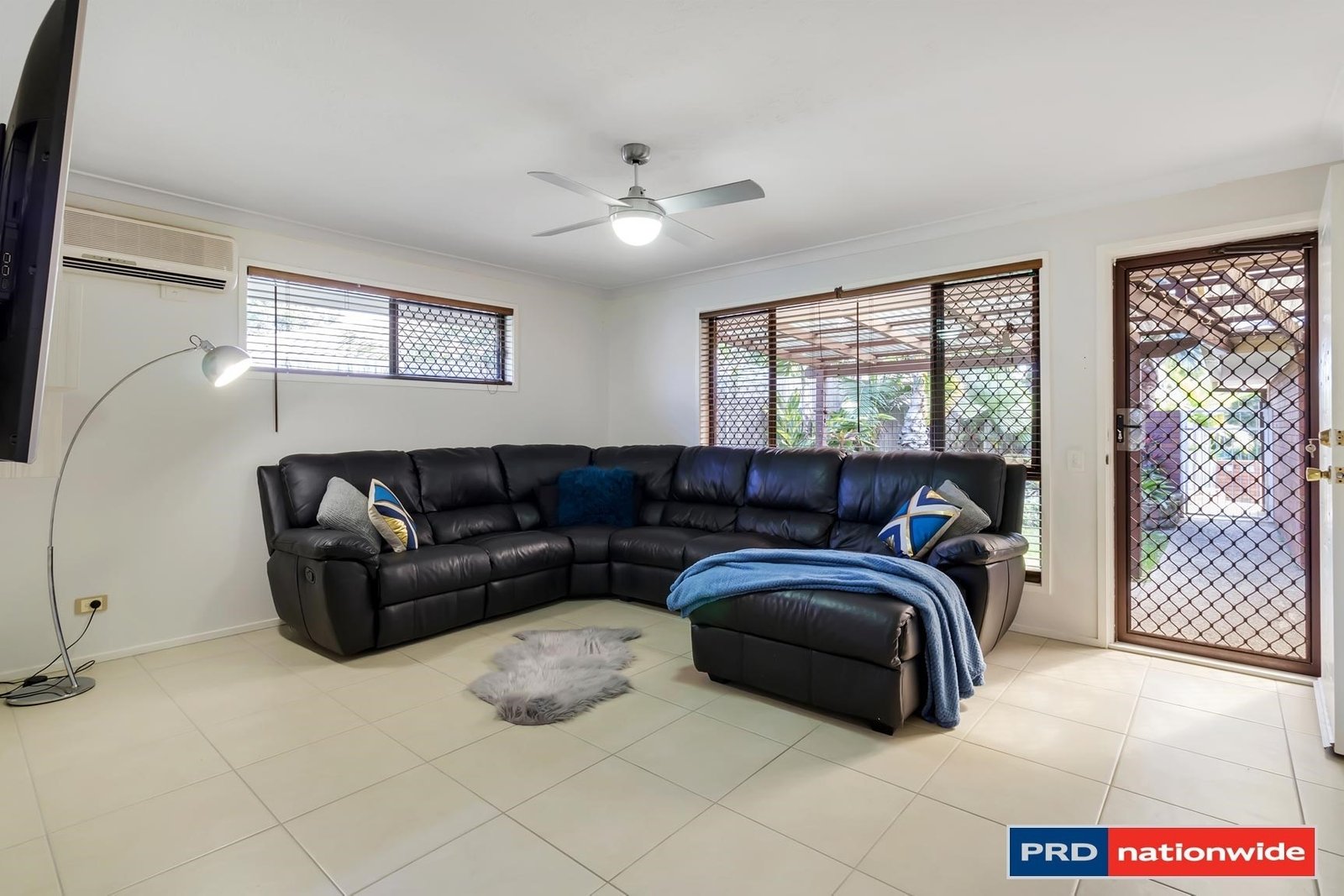 2/7 Flora Close BURLEIGH WATERS 6