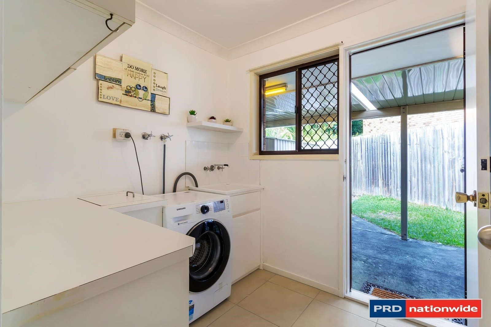 2/7 Flora Close BURLEIGH WATERS 11