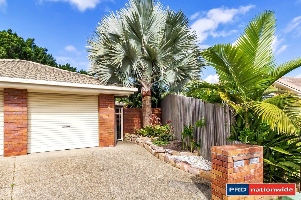 2/7 Flora Close BURLEIGH WATERS 12
