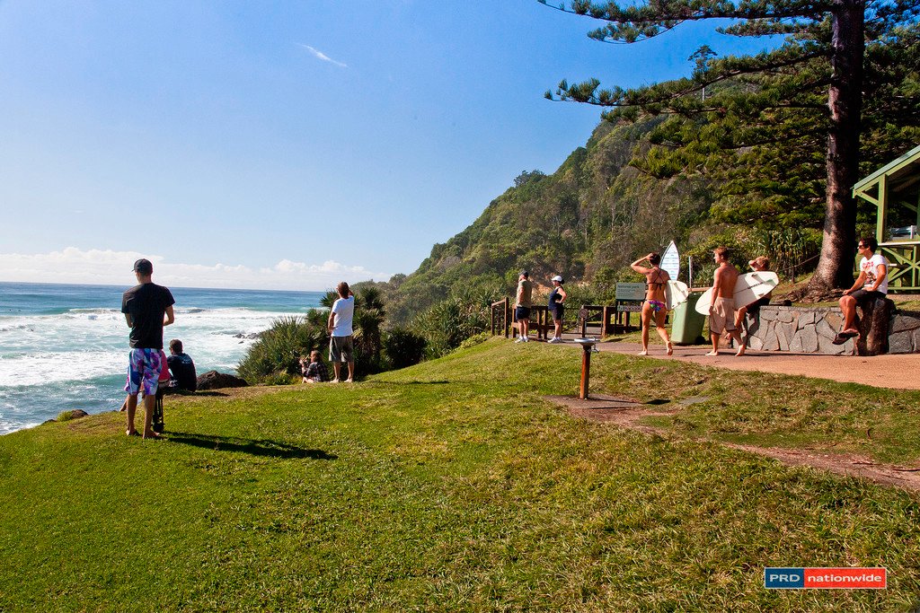 2/7 Flora Close BURLEIGH WATERS 14