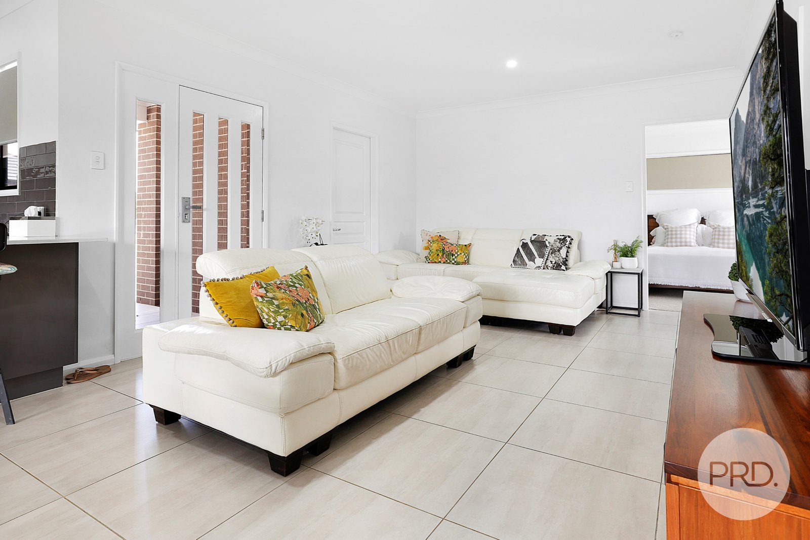 2/7 Gabriella Way TAMWORTH 3