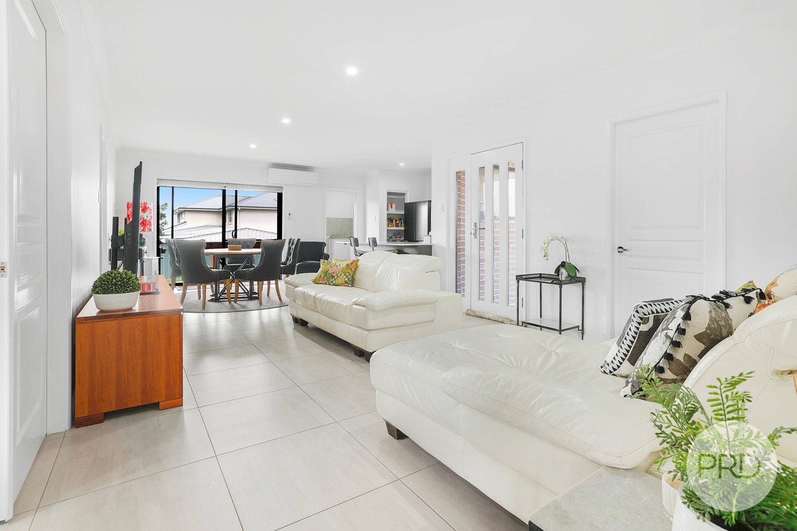 2/7 Gabriella Way TAMWORTH 4