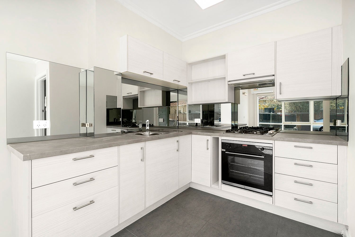 Gallery: 2/7 Gardenia Road