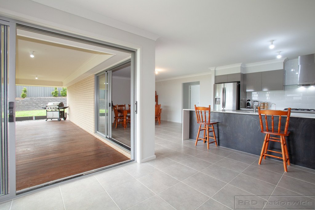 27 Golden Wattle Crescent THORNTON 9