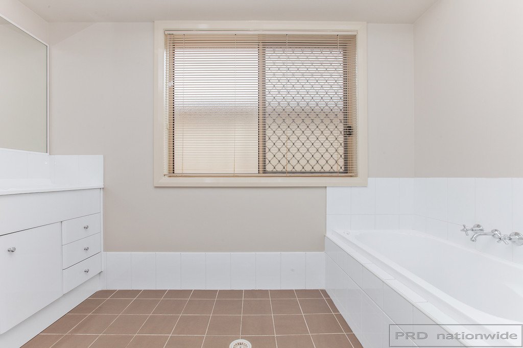 27 Golden Wattle Crescent THORNTON 16