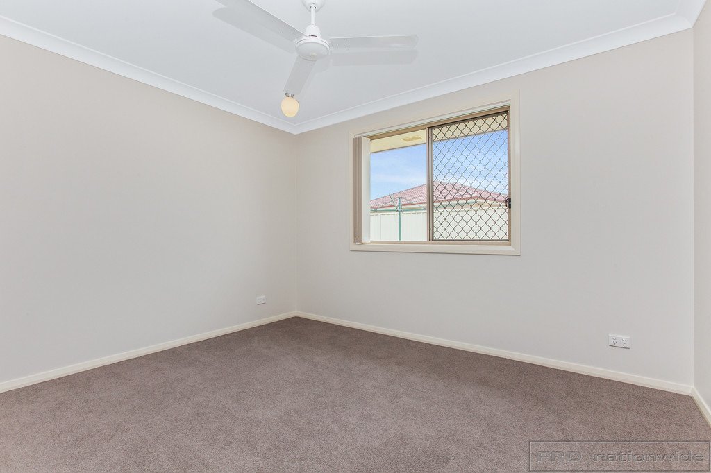 27 Golden Wattle Crescent THORNTON 18