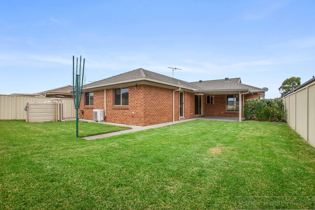 27 Golden Wattle Crescent THORNTON 9