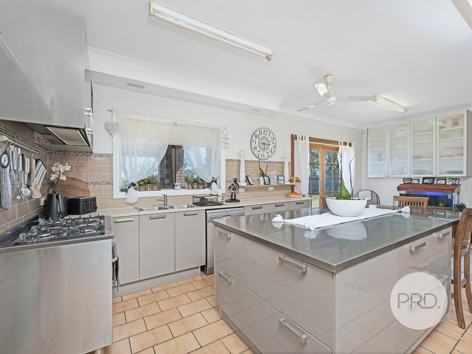 27 Goodsell Street.  MINTO 7