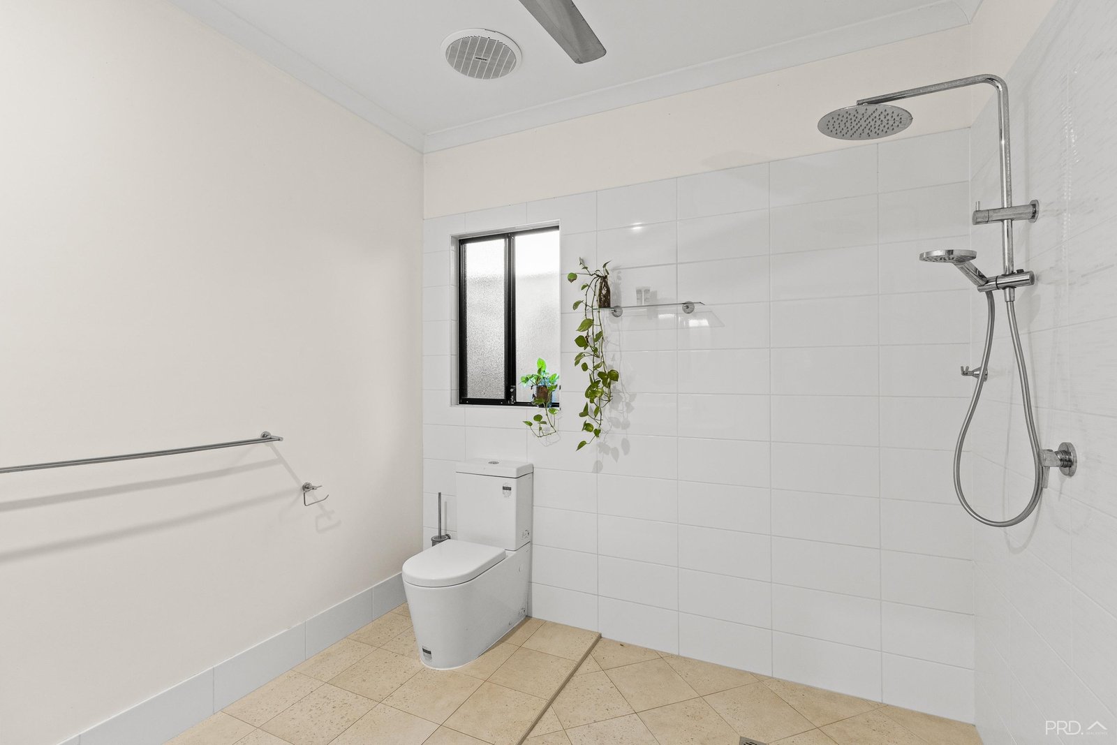 27 Goshawk Loop DJUGUN 17