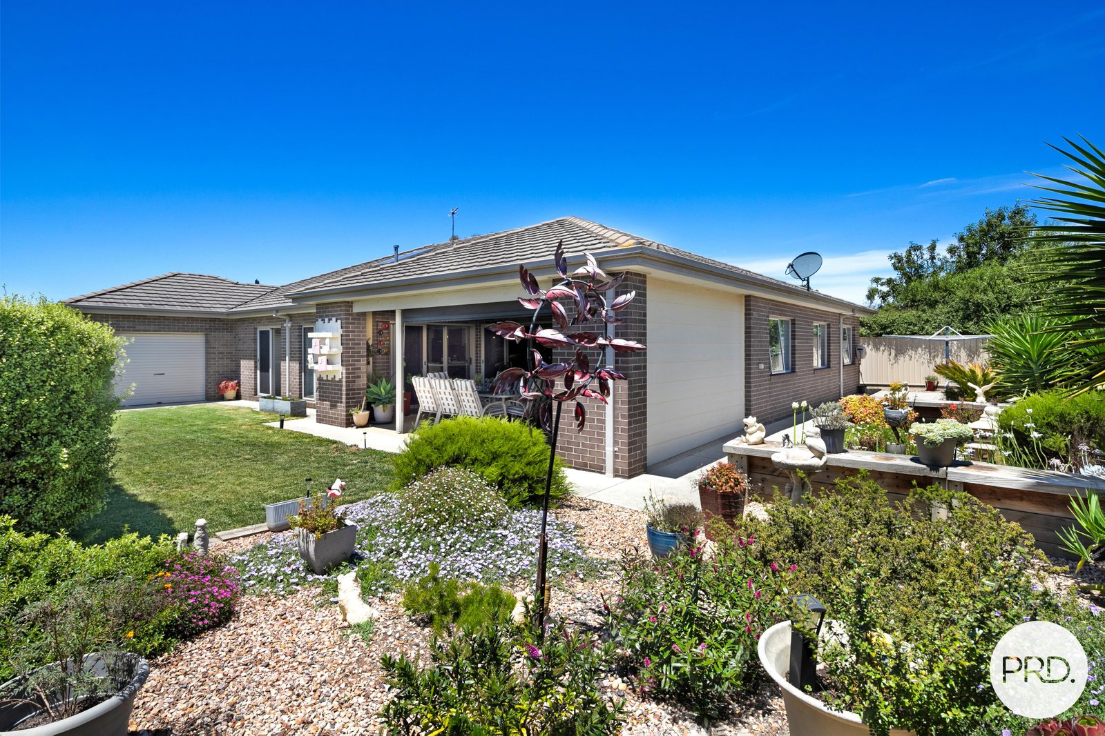 27 Grand Junction Drive MINERS REST VIC 3352