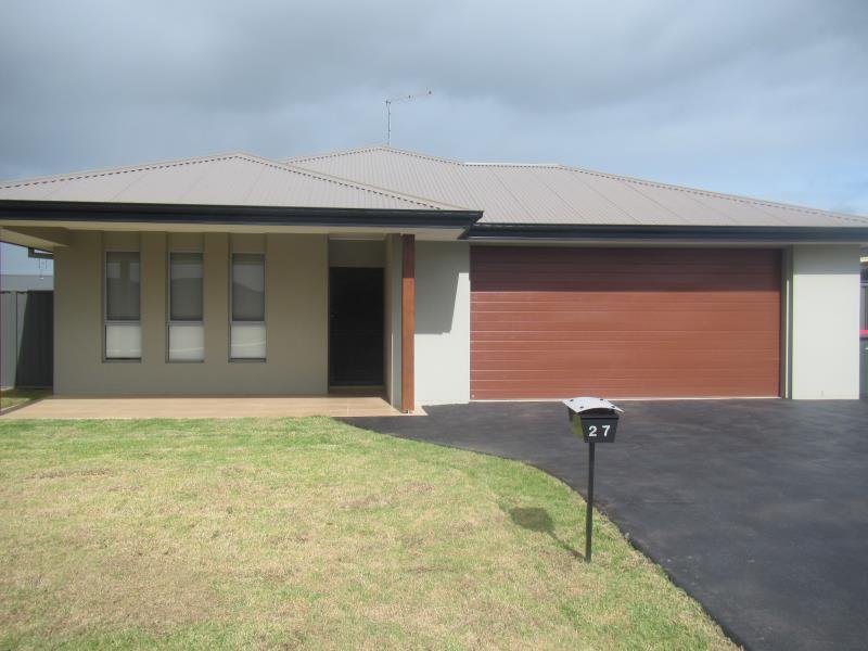 27 Grand Meadows Drive TAMWORTH 1