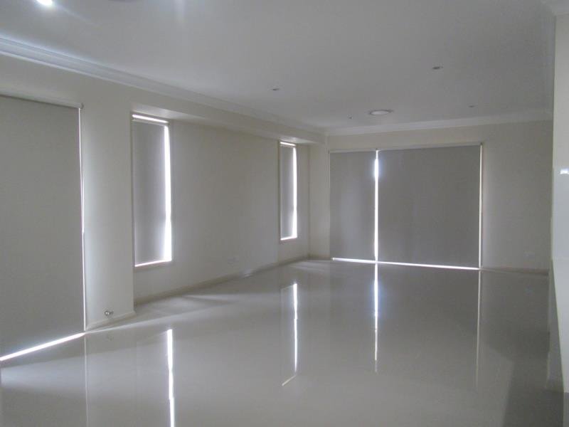 27 Grand Meadows Drive TAMWORTH 3