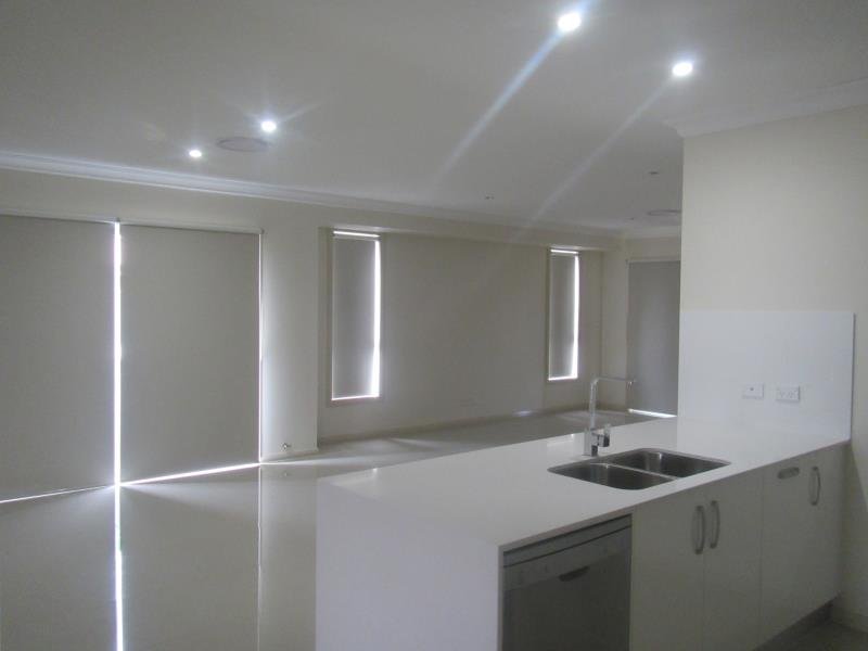 27 Grand Meadows Drive TAMWORTH 4