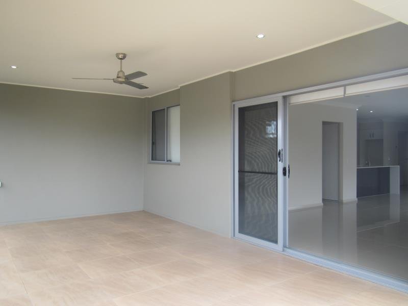 27 Grand Meadows Drive TAMWORTH 5