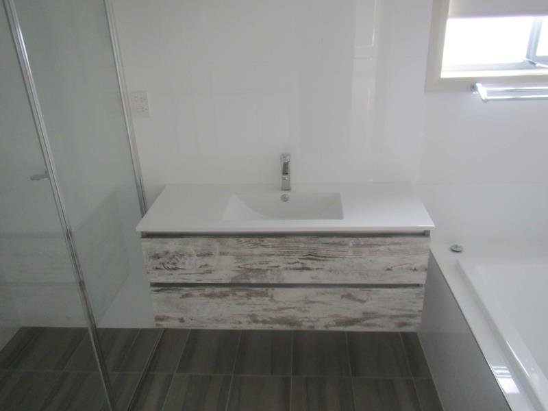 27 Grand Meadows Drive TAMWORTH 9