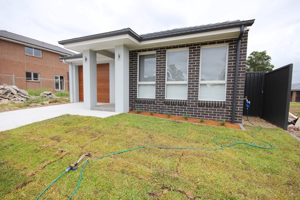 27 Greenhouse Street AUSTRAL 1
