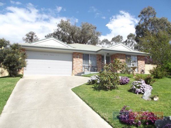 27 Harris Street TUMUT 1