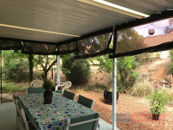27 Harris Street TUMUT 7