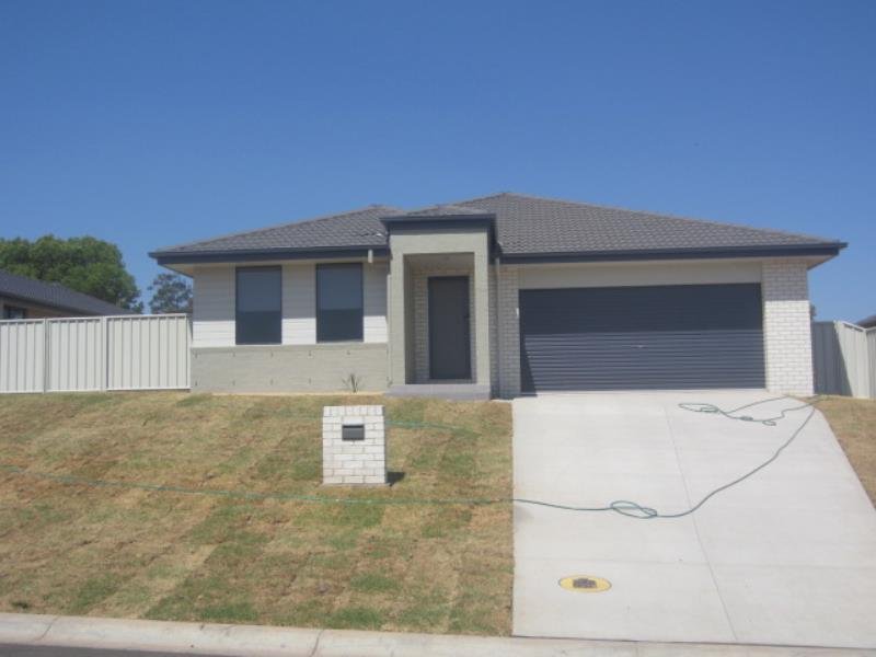 27 Higgins Lane TAMWORTH 1