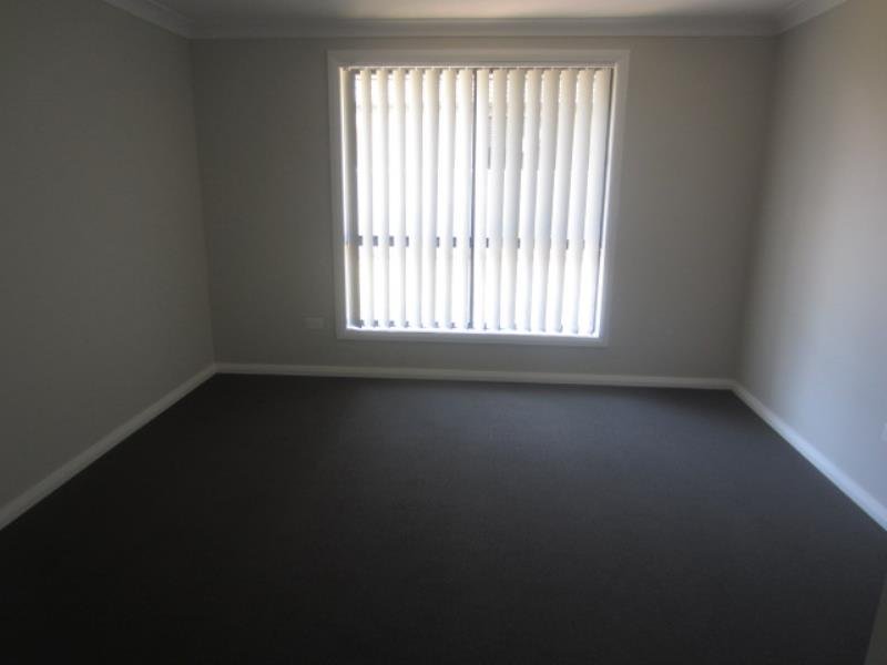 27 Higgins Lane TAMWORTH 3