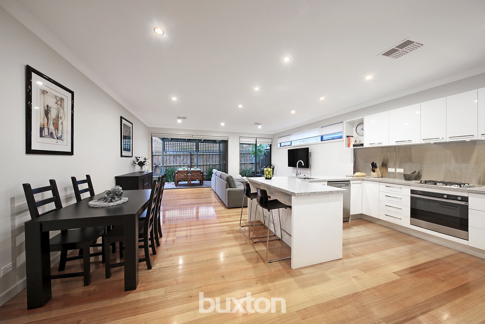 Gallery: 2/7 Hillston Road