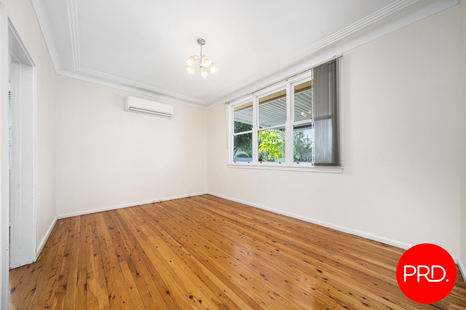 27 Hodgkinson Street PANANIA 2