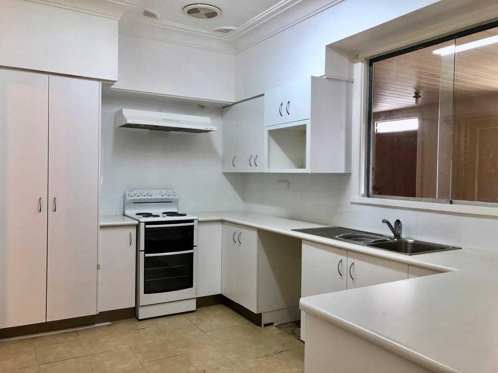 27 Hodgkinson Street PANANIA 2