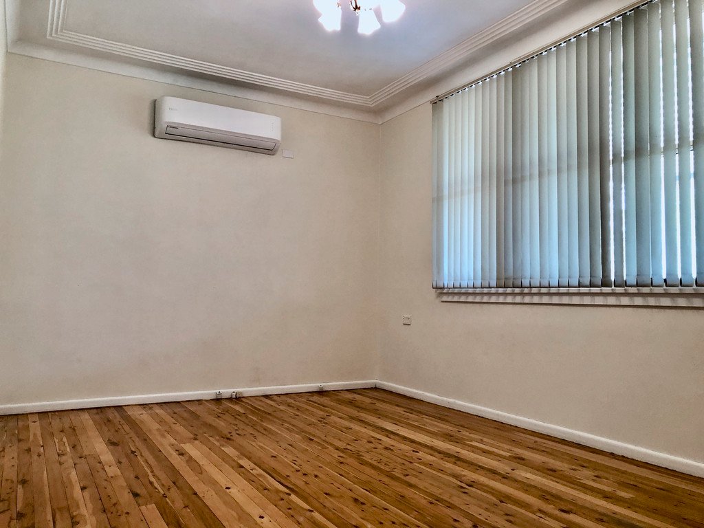 27 Hodgkinson Street PANANIA 3