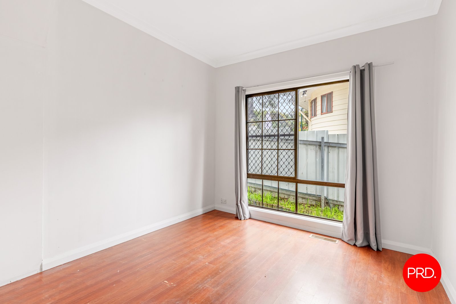 27 Holmes Road LONG GULLY 9