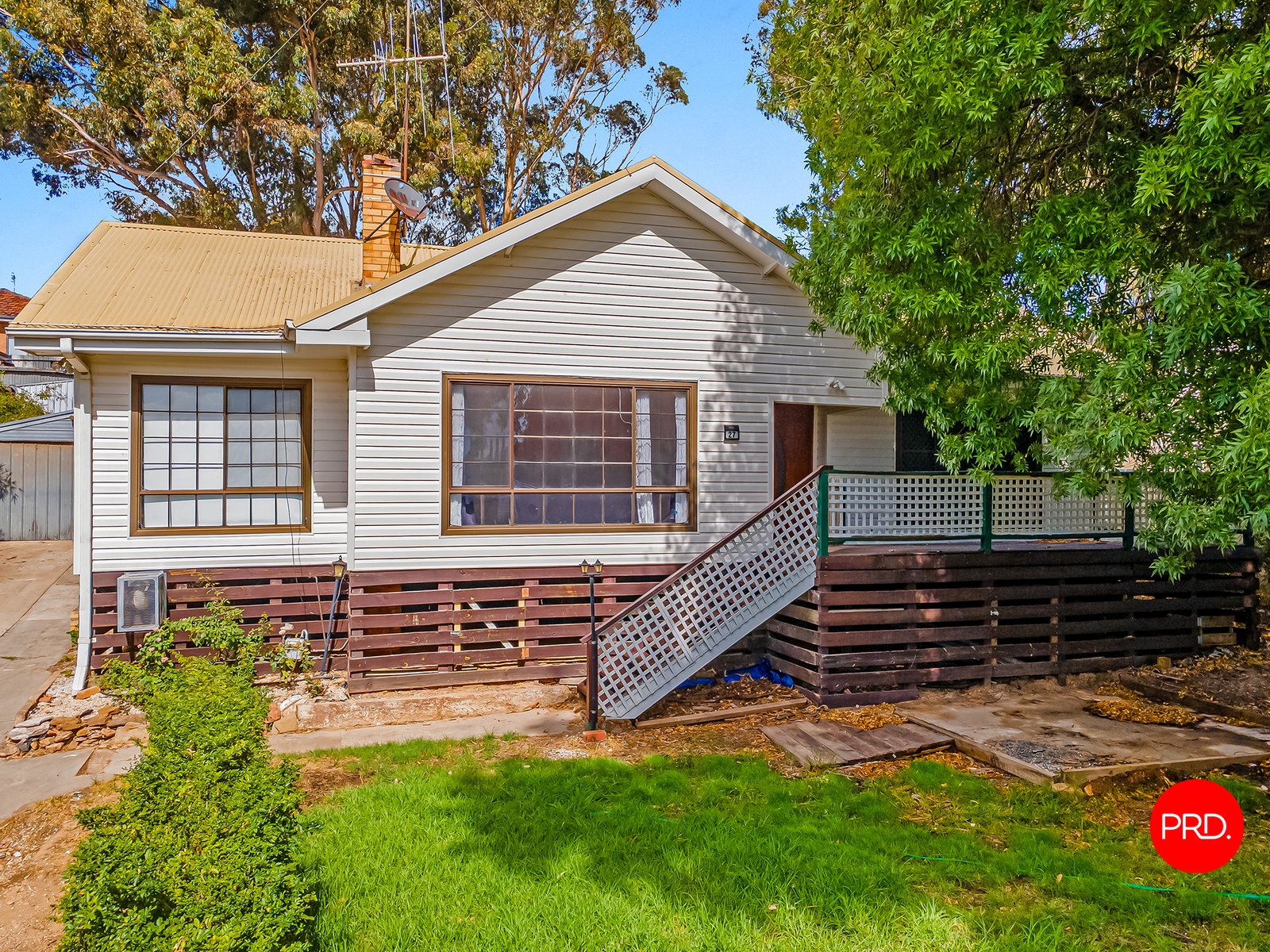 27 Holmes Road LONG GULLY 2