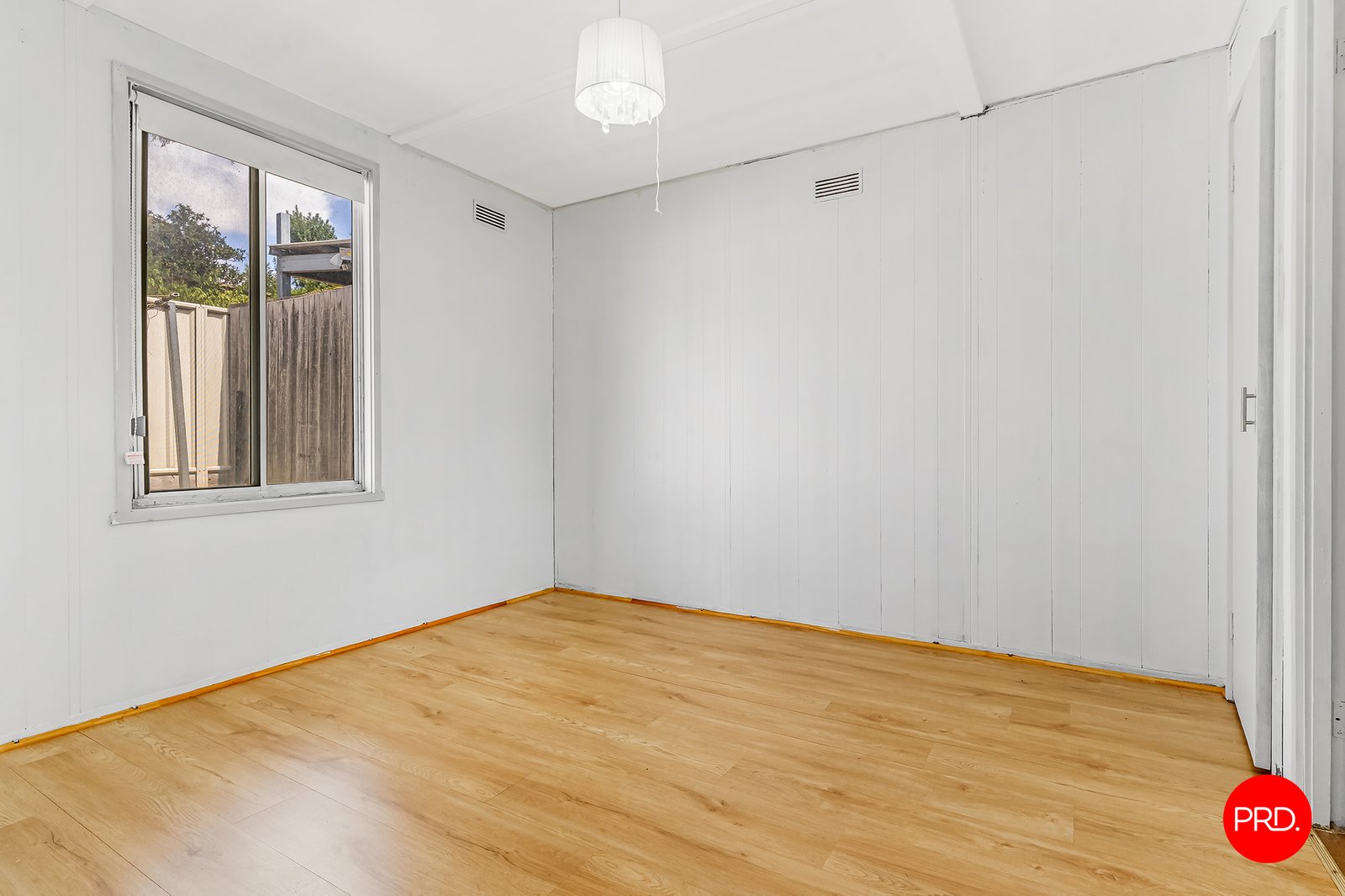 27 Holmes Road LONG GULLY 18