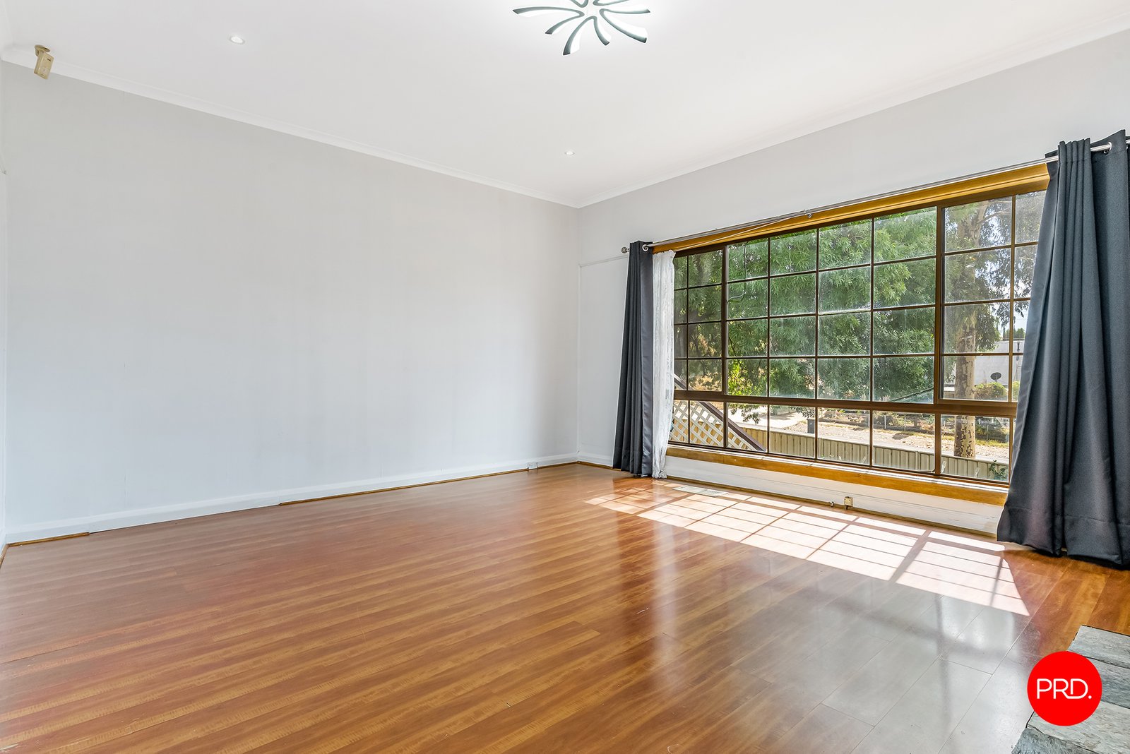 27 Holmes Road LONG GULLY 25