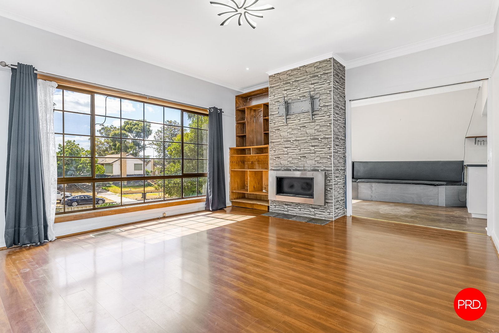 27 Holmes Road LONG GULLY 26