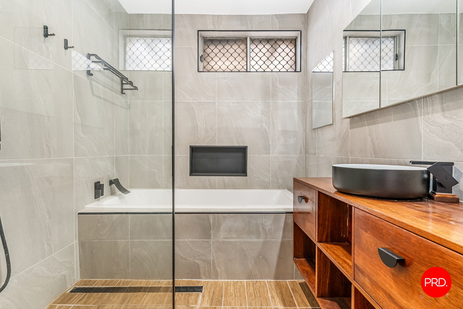 27 Holmes Road LONG GULLY 27