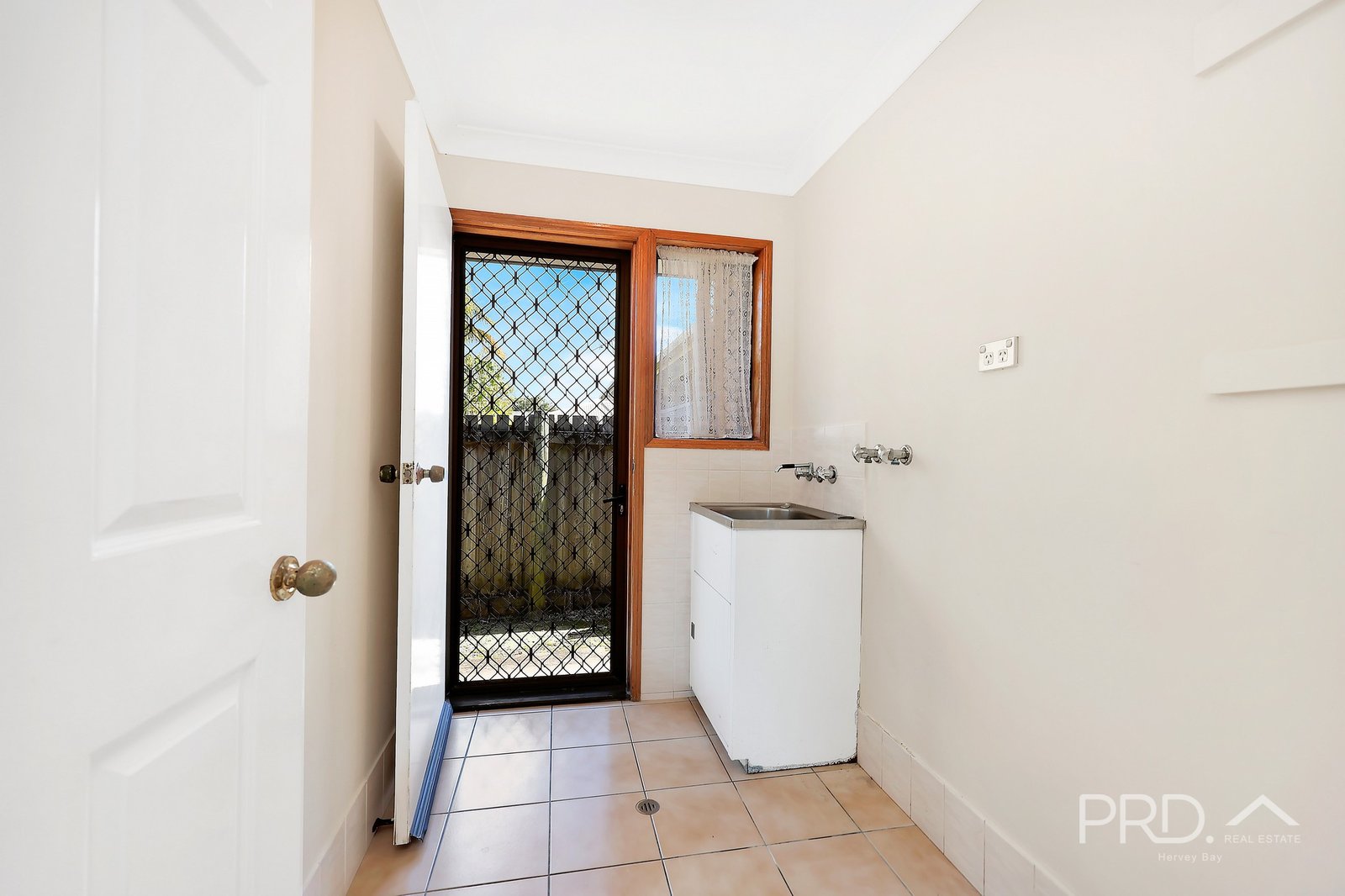 27 Honeysuckle Avenue KAWUNGAN 23