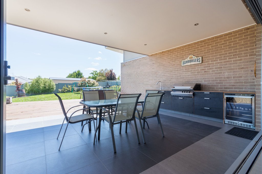 27 Hyland Drive BUNGENDORE 10